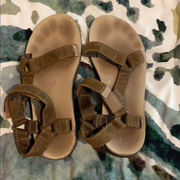 poshmark tevas